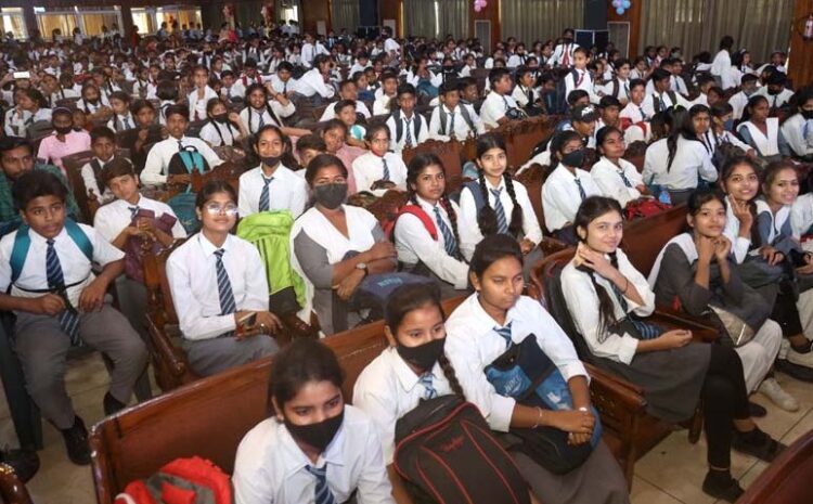 अन्तर्राष्ट्रीय बाल फिल्मोत्सव में 104 देशों की बेहतरीन फिल्में देखकर रोमांचित हुए छात्र