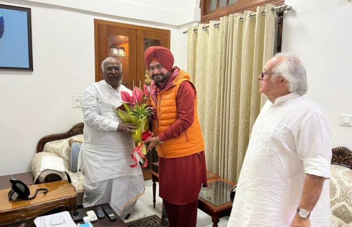 नवजोत सिंह सिद्धू ने कांग्रेस अध्यक्ष मल्लिकार्जुन खड़गे और महासचिव से की मुलाकात