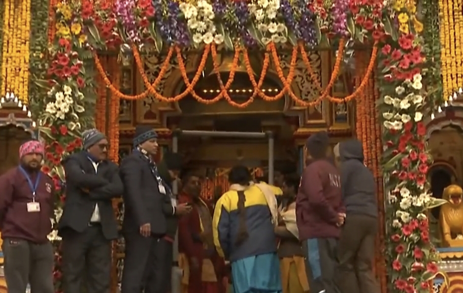 बदरीनाथ धाम का आज सुबह खुल गया कपाट,दर्शन के लिए 10 हजार से अधिक पहुंचे है श्रद्धालु 2 IMG 20230427 082936