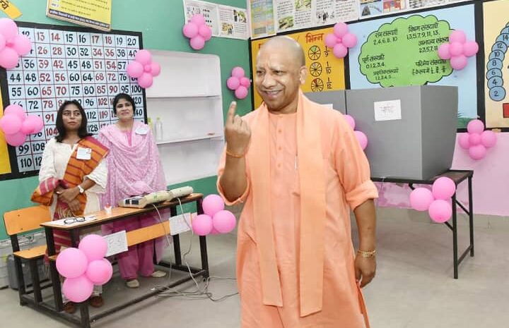  यूपी निकाय चुनाव के लिए पहले चरण की वोटिंग शुरू,सीएम योगी आदित्यनाथ ने भी डाला वोट