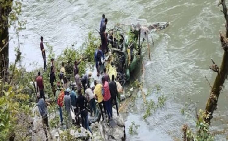 जम्मू-कश्मीर के किश्तवाड़ में सेना का हेलीकॉप्टर क्रैश,1 जवान शहीद