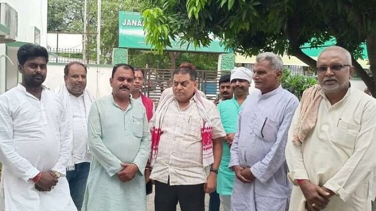 शराब के नशे में गिरफ्तार हुए अपने शराबी नेता के ऊपर नीतीश कुमार की पार्टी ने की बड़ी कारवाई,6 साल के लिए पार्टी से किया निष्कासित 2 bihar jdu state secretary arrested for drunkenness nitish kumar is continuously campaigning agains 1685101946