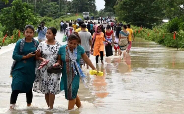 असम में बाढ़ से मची हाहाकार,34 हजार लोग हुए बेघर,सिक्किम में भी 2 हजार पर्यटक फंसे