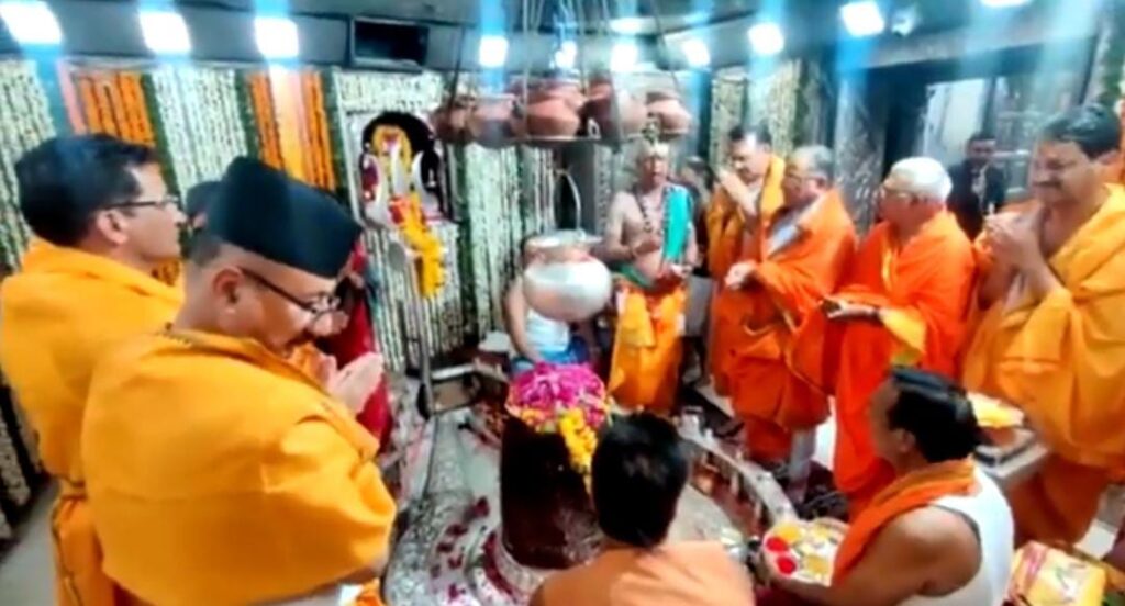 महाकाल के दर पर उज्जैन पहुंचे नेपाल के पीएम प्रचंड,100 रुद्राक्ष और 51 हजार किए दान 2 IMG 20230602 WA0050