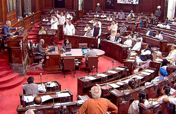 आम आदमी पार्टी ने अपने राज्यसभा सांसदों को जारी किया व्हिप