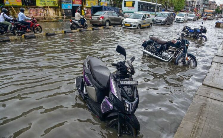 बारिश-बाढ़ और बदतर हालात,UP-बिहार में आसमानी आफत से नहीं मिल रही राहत