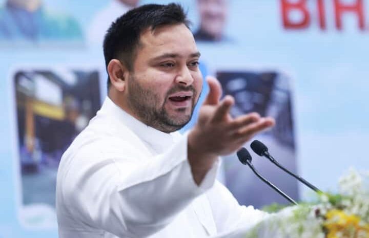 तेजस्वी यादव ने सीएम योगी पर बोला हमला,कहा-मंदिर-मस्जिद और बुलडोजर से नहीं मिलती है नौकरी