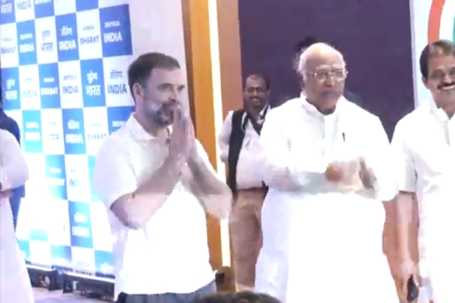 मुंबई में विपक्षी नेताओं का लगा जमावड़ा,सोनिया गांधी,अखिलेश यादव और केजरीवाल समेत कई नेता आए नजर 1 IMG 20230831 190551