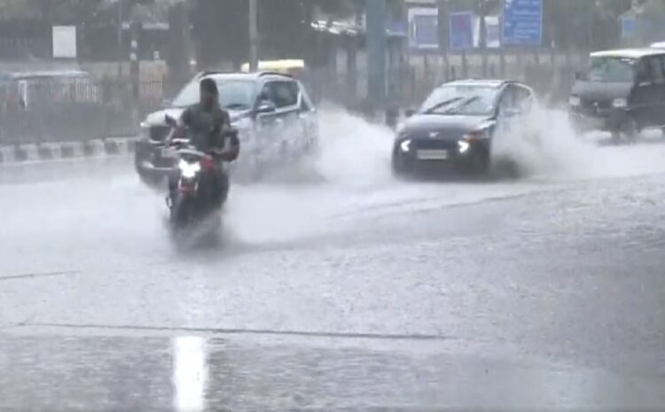  दिल्ली-NCR में मौसम मेहरबान,गरज के साथ हुई जोरदार बारिश,18 राज्यों में अलर्ट जारी