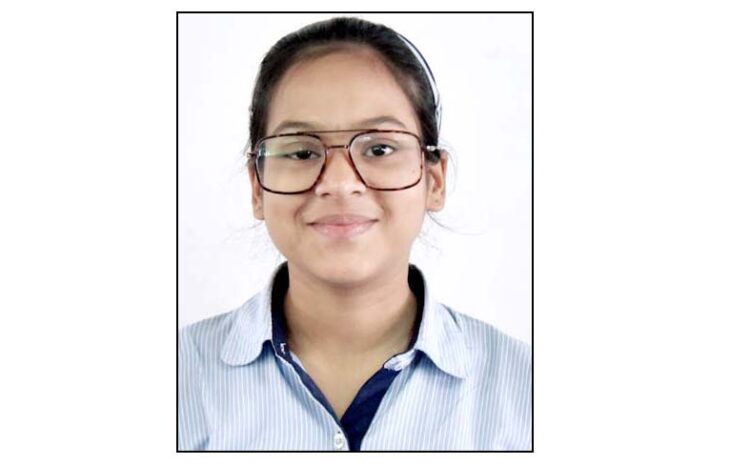 वाद-विवाद प्रतियोगिता का प्रथम पुरस्कार सी.एम.एस. छात्रा इशिका को