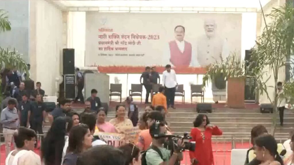 महिला आरक्षण बिल पास होने पर आज पीएम मोदी का होगा भव्य स्वागत,पार्टी के महिलाओं ने की है खास तैयारी 1 IMG 20230922 WA0013