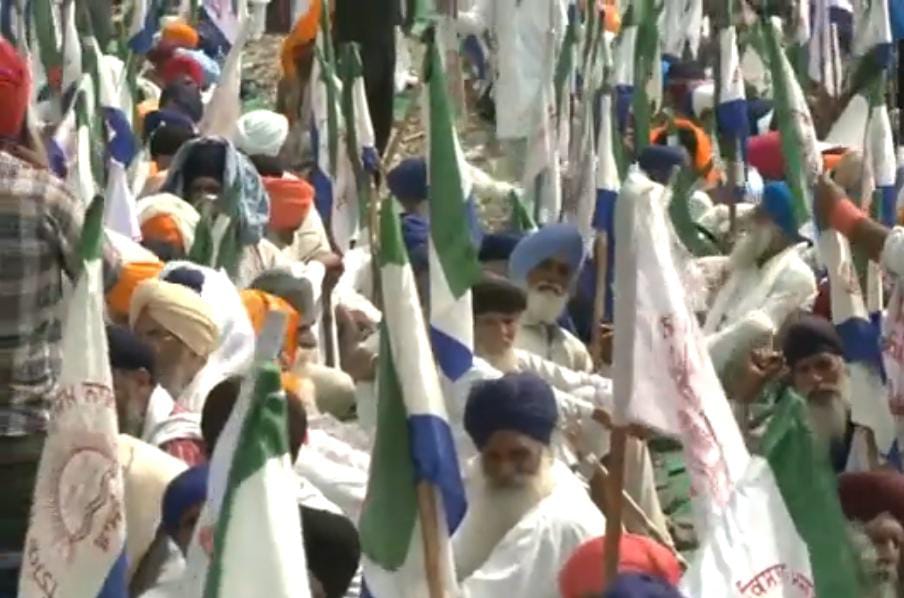 किसानों ने आज दोपहर से शुरू किया रेल रोको आंदोलन,MSP गारंटी और मुआवजा देने की कर रहे हैं मांग 1 IMG 20230928 WA0028