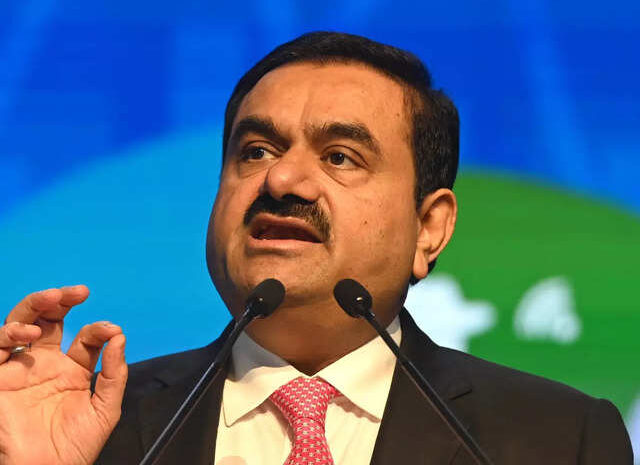 उद्योगपति अडानी को लगा बड़ा झटका,दो कंपनियों से अपने शेयर को बेचेगा यूएई का ये शार्क,शेयरों में लगातार हो रही है बड़ी गिरावट