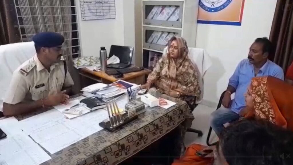 कांग्रेस की महिला विधायक ने अपने हीं पार्टी के नेता पर लगाई गंभीर आरोप,बोली-रास्ते में मेरा हाथ पकड़कर मेरे साथ किया बदसलूकी 1 IMG 20230929 WA0027