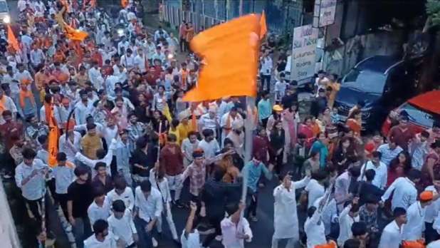 आज नागपुर में फरसा-तलवार के साथ VHP ने निकाली शोभा यात्रा,संगठन के निर्माण के पूरे हुए 60 साल