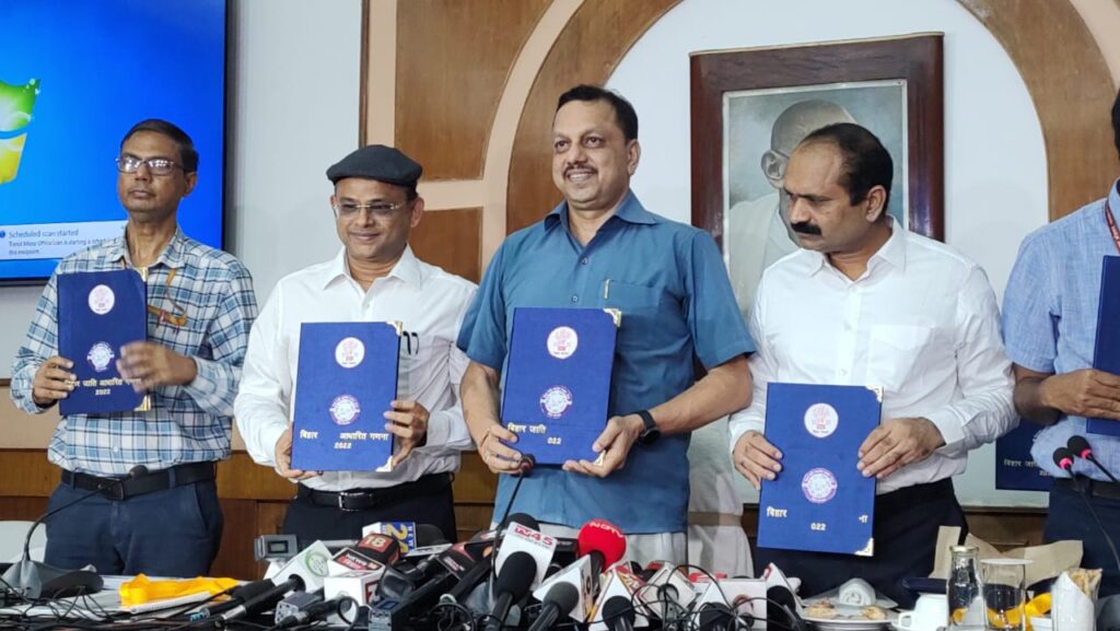 नीतीश सरकार के खिलाफ उतरा थर्ड जेंडर,पूछा सवाल-2011 में 42 हजार थी आबादी तो अब बिहार में थर्ड जेंडर 825 कैसे 1 IMG 20231003 WA0032