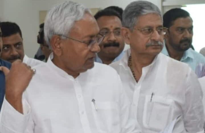 ललन की लालू से बढ़ी नजदीकी तो परेशान हुए नीतीश,जेडीयू को तोड़ राजद की सरकार बनाने का लालू ने ललन सिंह को दिया टास्क!