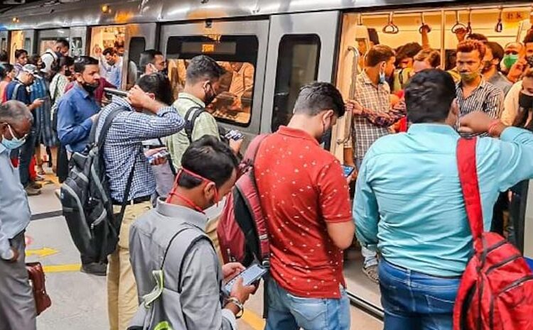 दिल्ली मेट्रो के लिए लाइन में लगकर नहीं लेना पड़ेगा टिकट,अब व्हाट्सएप से बुक कर सकते हैं मेट्रो की टिकट