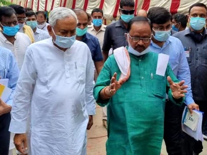 नीतीश के पूर्व विधायक का महिला डांसर के साथ नाचते हुए वीडियो हुआ वायरल,गोपाल मंडल से 20 निकले श्याम बहादुर सिंह 1 IMG 20231007 WA0063