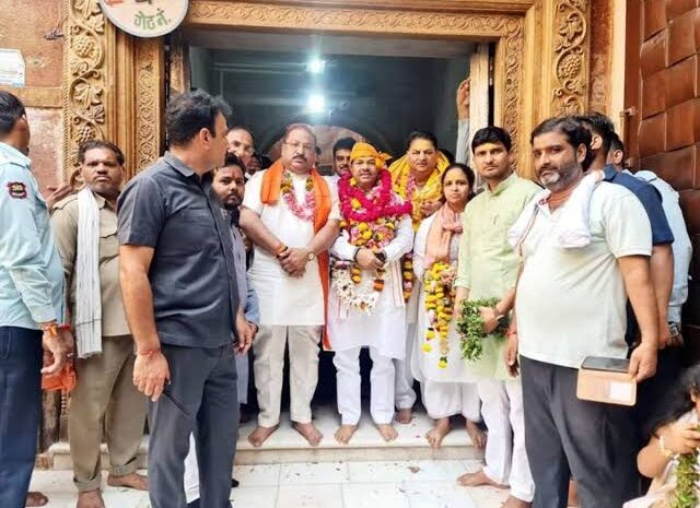 केंद्रीय मंत्री की दबंगई आई सामने,बांके बिहारी मंदिर में निकास द्वार से जबरदस्ती हुए प्रवेश