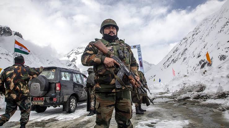  देश की सीमाओं की सुरक्षा के मद्देनजर भारतीय सेना ने कसी कमर,किसी भी हरकत पर रख रही है पैनी नजर