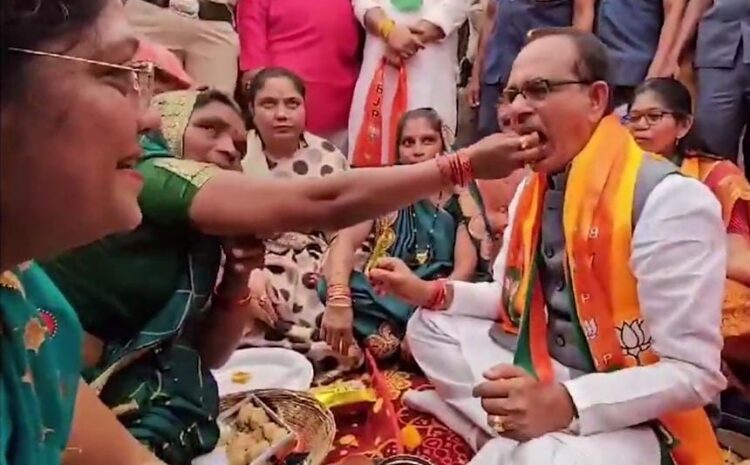 चुनावी माहौल बनाने में जुटे सीएम शिवराज,धुलकोट में बहनों संग खाया खाना