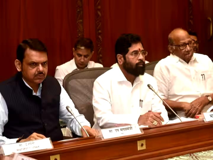 महाराष्ट्र के सीएम एकनाथ शिंदे ने की सर्वदलीय बैठक,मराठा समुदाय को आरक्षण देने पर बनी सहमति 1 IMG 20231101 WA0045