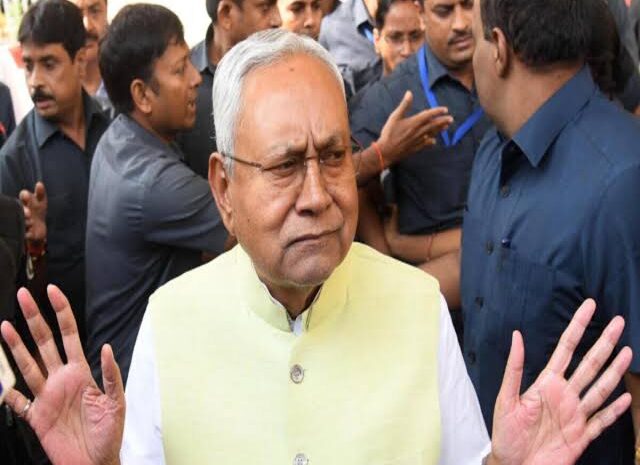 विशिष्ट शिक्षक नियमावली पर आज मुहर लगा सकती है नीतीश सरकार,4 लाख नियोजित शिक्षकों को मिल सकता है बड़ा फायदा