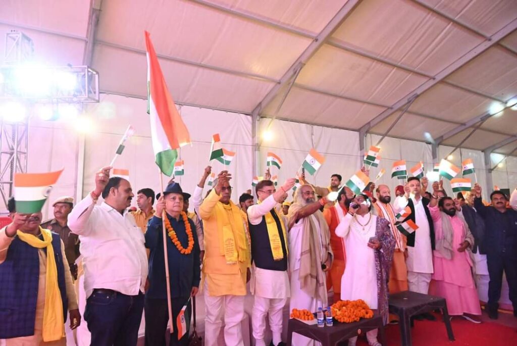 बीजेपी में शामिल होंगे आचार्य प्रमोद कृष्णम?ओम प्रकाश राजभर का हाथ थामे दिखे आचार्य प्रमोद कृष्णम 1 IMG 20231123 WA0022