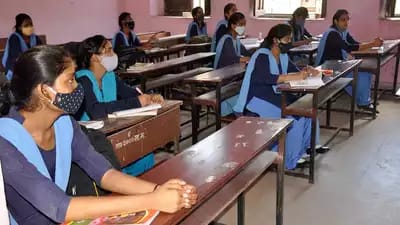 स्कूलों में छुट्टियों की कटौती पर गरमाई सियासत तो सरकार के बचाव में उतरे नीतीश के मंत्री,बोले-जल्द किया जाएगा इसमें बदलाव 1 IMG 20231128 WA0034