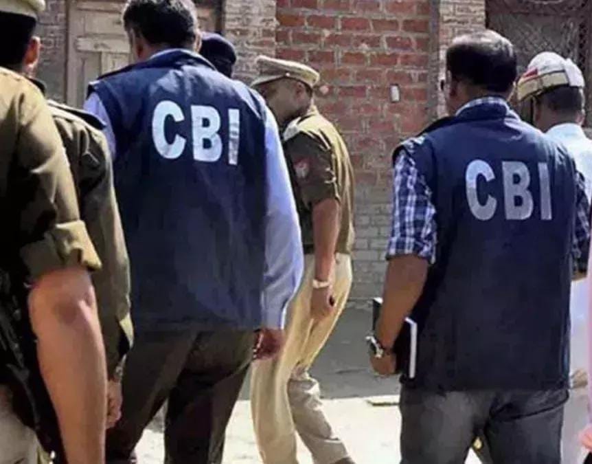शिक्षक भर्ती घोटाले मामले में पश्चिम बंगाल के 7 स्थानों पर सीबीआई की चल रही है छापेमारी,मिल सकती है अहम दस्तावेज 1 IMG 20231130 WA0026