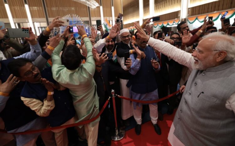 पीएम मोदी का दुबई में हुआ जोरदार स्वागत,खूब लगे मोदी-मोदी के नारे