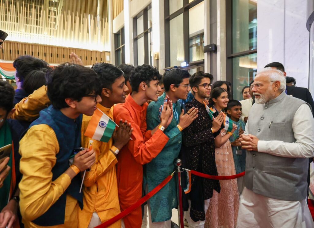 पीएम मोदी का दुबई में हुआ जोरदार स्वागत,खूब लगे मोदी-मोदी के नारे 1 IMG 20231201 WA0015