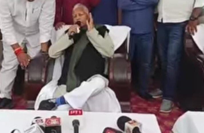 कांग्रेस के समर्थन में आज बोले लालू यादव,कहा-कांग्रेस कमजोर नहीं हुई है कुछ नेताओं में कमी है