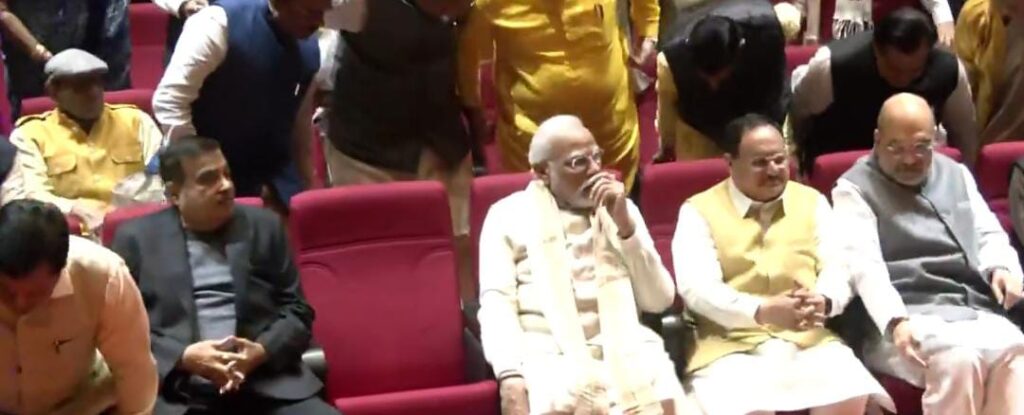 3 राज्यों में जीत के बाद आज पीएम मोदी का किया गया सम्मानित,संसदीय दल की बैठक हुई शुरू 1 IMG 20231207 WA0003