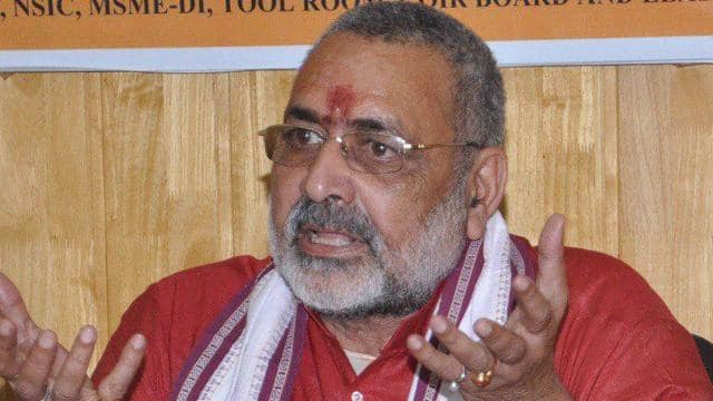 सांसद धीरज साहू के ठिकानों से 300 करोड़ की हुई बरामदगी तो बोले गिरिराज सिंह-2-4 हजार करोड़ रखे होंगे