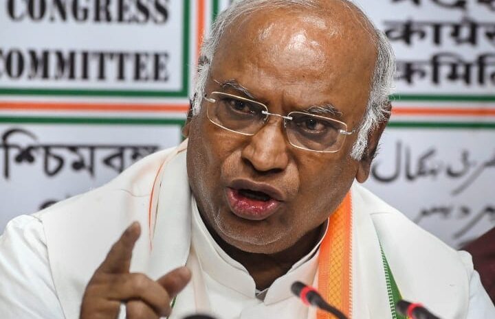 संसद की सुरक्षा में चूक होने पर मल्लिकार्जुन खरगे ने सरकार से पूछा सवाल-गृह मंत्री अमित शाह इस मामले में दें जवाब