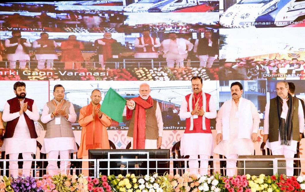 वाराणसी में बोले योगी आदित्यनाथ-नया भारत PM मोदी की गारंटी का भारत है 1 IMG 20231218 WA0034