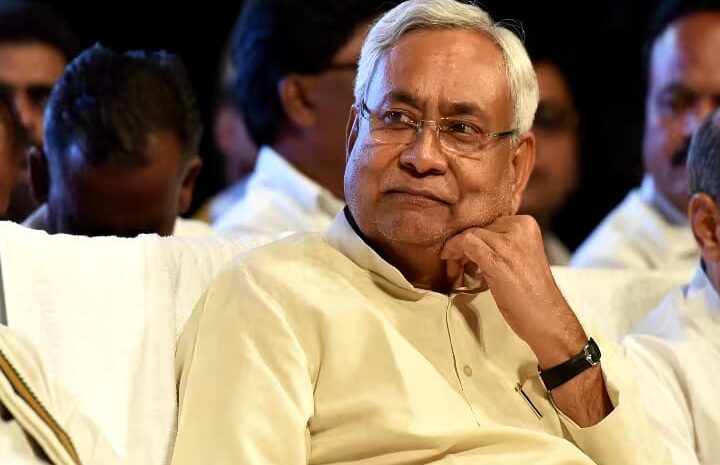 जानिए आखिरकार कैसे हो गया सीएम नीतीश के साथ इतना बड़ा खेल,लालू ने बढ़ाया तो ममता ने चढ़ाया उसके बाद गिराया