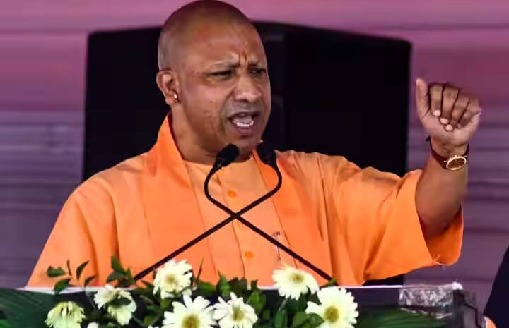 विपक्ष पर आज जमकर बरसे CM योगी आदित्यनाथ,बोले-बीजेपी की सरकार आने के बाद प्रदेश में दुरुस्त है कानून व्यवस्था