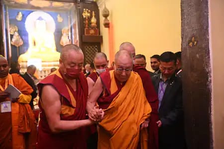 विश्व की शांति को लेकर महाबोधि मंदिर में आज हुई विशेष प्रार्थना,बोधगया में सुरक्षा को लेकर किया गया है कड़े प्रबंध