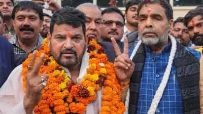 साक्षी मलिक के संन्यास लेने के बाद खेल मंत्रालय ने उठाया बड़ा कदम,संजय सिंह को सस्पेंड करते हुए नए कुश्ती संघ की मान्यता को किया रद्द