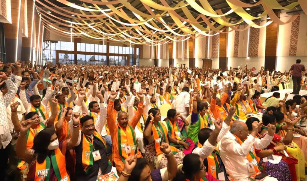 तेलंगाना में आज गरजे अमित शाह,बोले-हम देश और भारत माता के लिए लड़ते हैं चुनाव 1 IMG 20231228 WA0047