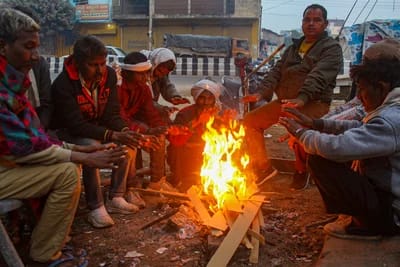 ठंड की चपेट में आया दिल्ली समेत कई राज्य,मौसम विभाग ने दी घने कोहरे और बारिश की चेतावनी