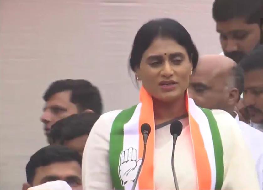 दक्षिण की राजनीति में आया बड़ा बदलाव,कांग्रेस में शामिल हुईं आंध्र प्रदेश के CM की बहन वाईएस शर्मिला 1 IMG 20240104 WA0021