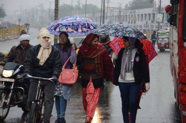 कड़ाके की ठंड के साथ यूपी और बिहार में कल तक होगी बारिश,मौसम विभाग ने किसानों को किया अलर्ट