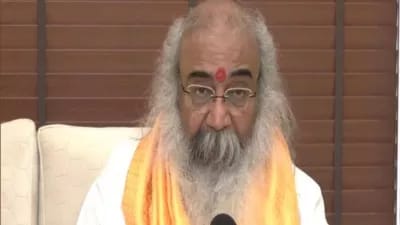 स्वामी प्रसाद मौर्य और अखिलेश यादव पर भड़के आचार्य प्रमोद कृष्णम,कहा-स्वामी प्रसाद मौर्य की कहानी विक्रम बेताल जैसी