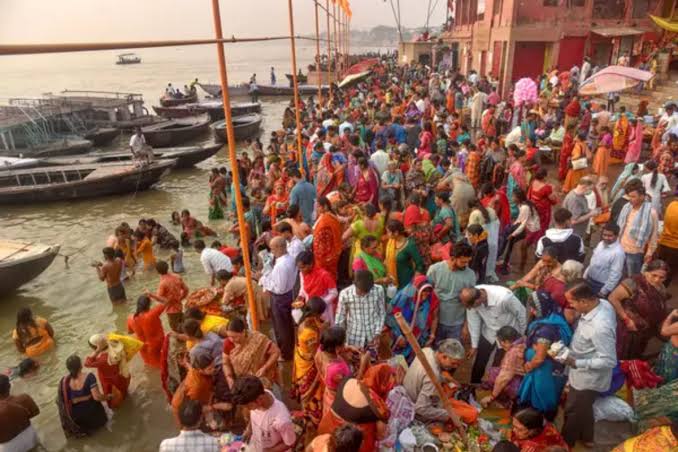 बिहार-झारखंड में आज दिख रही है मकर-संक्रांति की धूम,सुबह से ही लोग स्नान के बाद कर रहे हैं दान-पुण्य