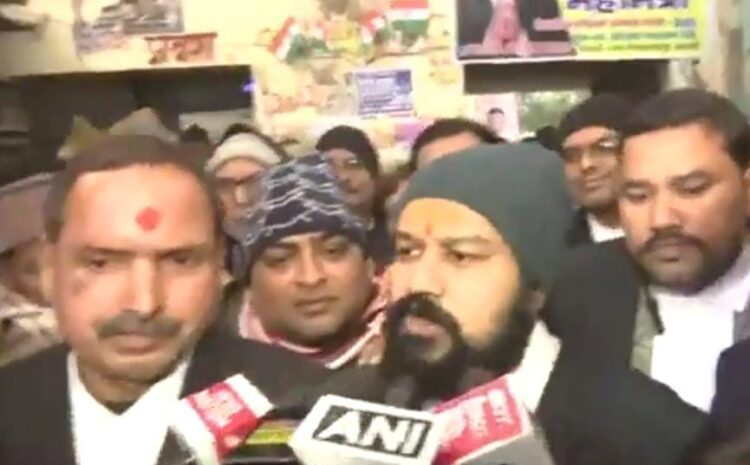ज्ञानवापी मस्जिद परिसर की सर्वे रिपोर्ट को दोनों पक्षकारों को सौंपेने के लिए कोर्ट ने दिया आदेश,दोनों पक्ष हार्ड कॉपी लेने पर हुए सहमत