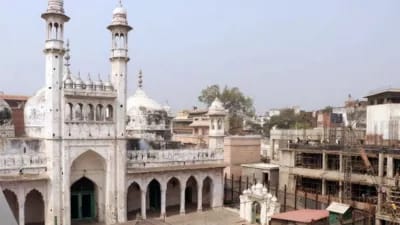ज्ञानवापी मस्जिद परिसर की सर्वे रिपोर्ट को दोनों पक्षकारों को सौंपेने के लिए कोर्ट ने दिया आदेश,दोनों पक्ष हार्ड कॉपी लेने पर हुए सहमत 1 IMG 20240124 WA0032